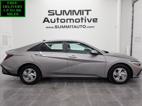 Used 2024 Hyundai Elantra SE image 1