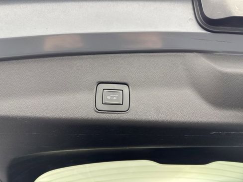 Used 2021 Chevrolet TrailBlazer RS w/ Sun and Liftgate Package FWD image 39