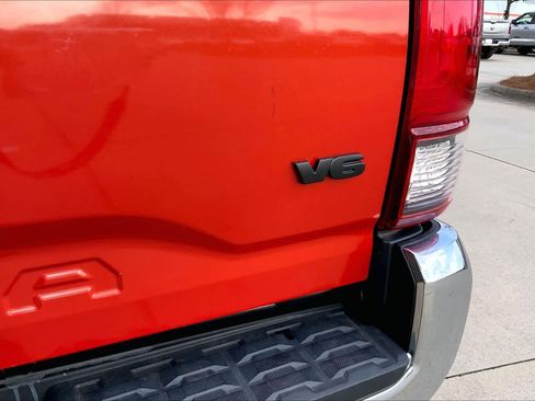 Used 2018 Toyota Tacoma SR5 image 10