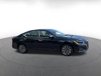 Used 2025 Nissan Altima 2.5 SV FWD video 2