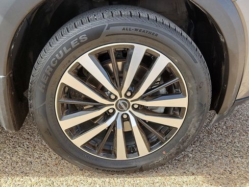 Used 2023 Nissan Pathfinder Platinum image 7