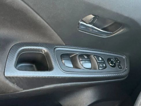 Used 2021 Nissan Versa SV image 19