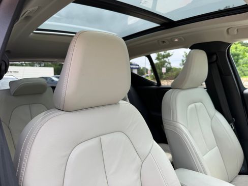 Certified 2023 Volvo XC40 B4 Plus w/ Protection Package Premier FWD image 11