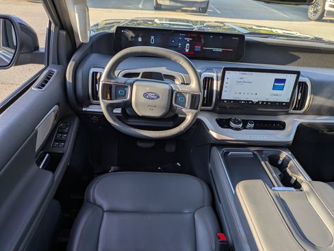 Certified 2025 Ford Expedition Active AWD/4WD image 30
