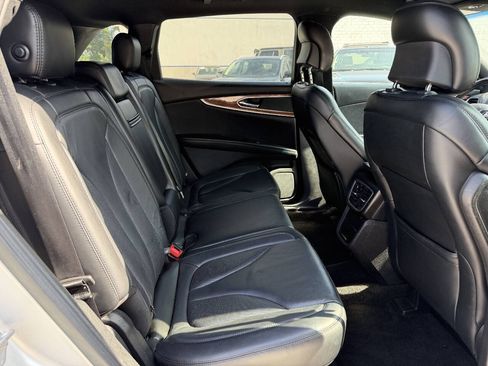 Used 2018 Lincoln MKX Select w/ Select Plus Package AWD/4WD image 15