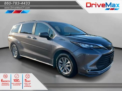 Used 2022 Toyota Sienna XLE w/ XLE Plus Package FWD image 1