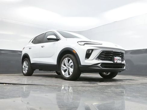 Used 2025 Buick Encore GX Preferred AWD/4WD image 41
