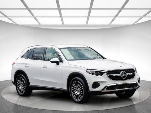 Certified 2025 Mercedes-Benz GLC 300 image 5