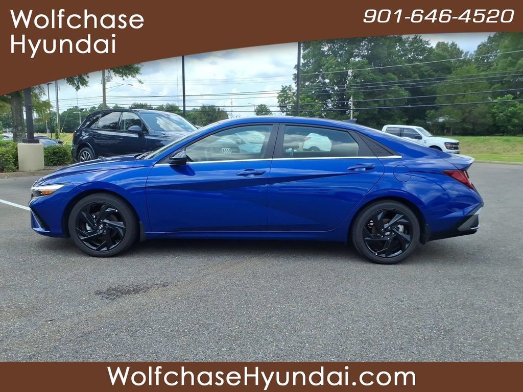 Certified 2026 Hyundai Elantra SEL Sport FWD image 2