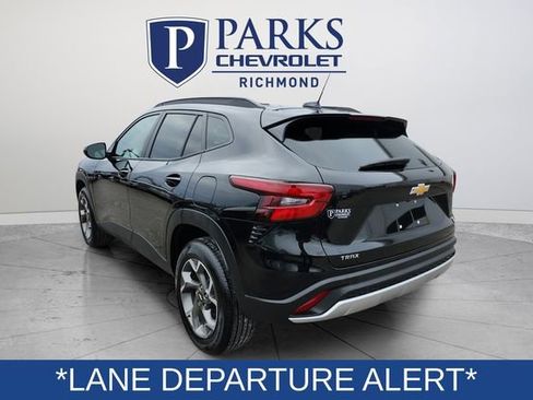 Certified 2025 Chevrolet Trax LT w/ LT Convenience Package image 6