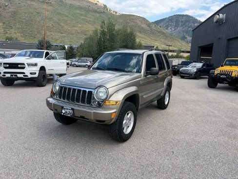 Used 2006 Jeep Liberty Limited w/ Trailer Tow Group AWD/4WD image 3