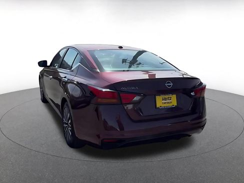Used 2025 Nissan Altima 2.5 SV FWD image 11
