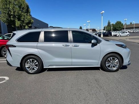 Used 2023 Toyota Sienna XLE Woodland Edition AWD/4WD image 3