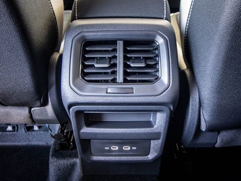 New 2026 Volkswagen Taos SE AWD/4WD image 30