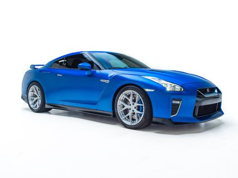 Used 2021 Nissan GT-R Premium AWD/4WD image 5