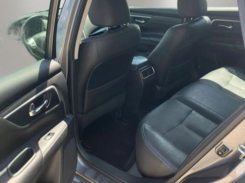 Used 2016 Nissan Altima 3.5 SL w/ 3.5 Technology Package FWD image 9