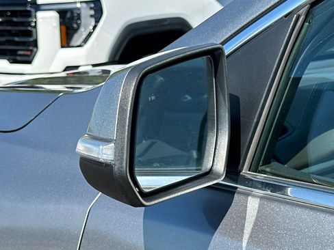 Used 2023 GMC Acadia SLT image 58