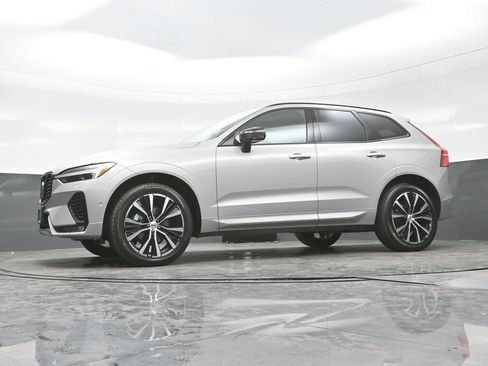 Used 2025 Volvo XC60 B5 Plus AWD/4WD image 25