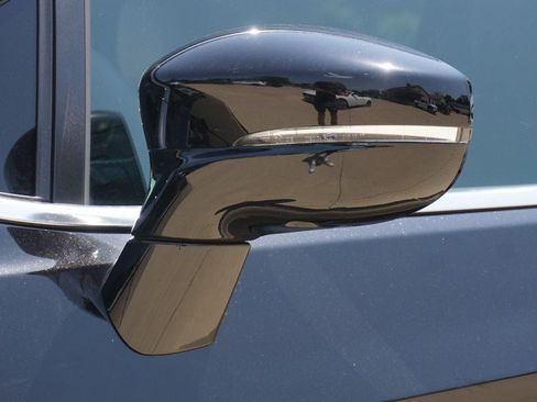 Used 2026 Chrysler Pacifica Limited FWD image 12