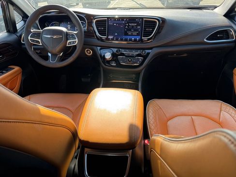 Used 2022 Chrysler Pacifica Pinnacle image 7