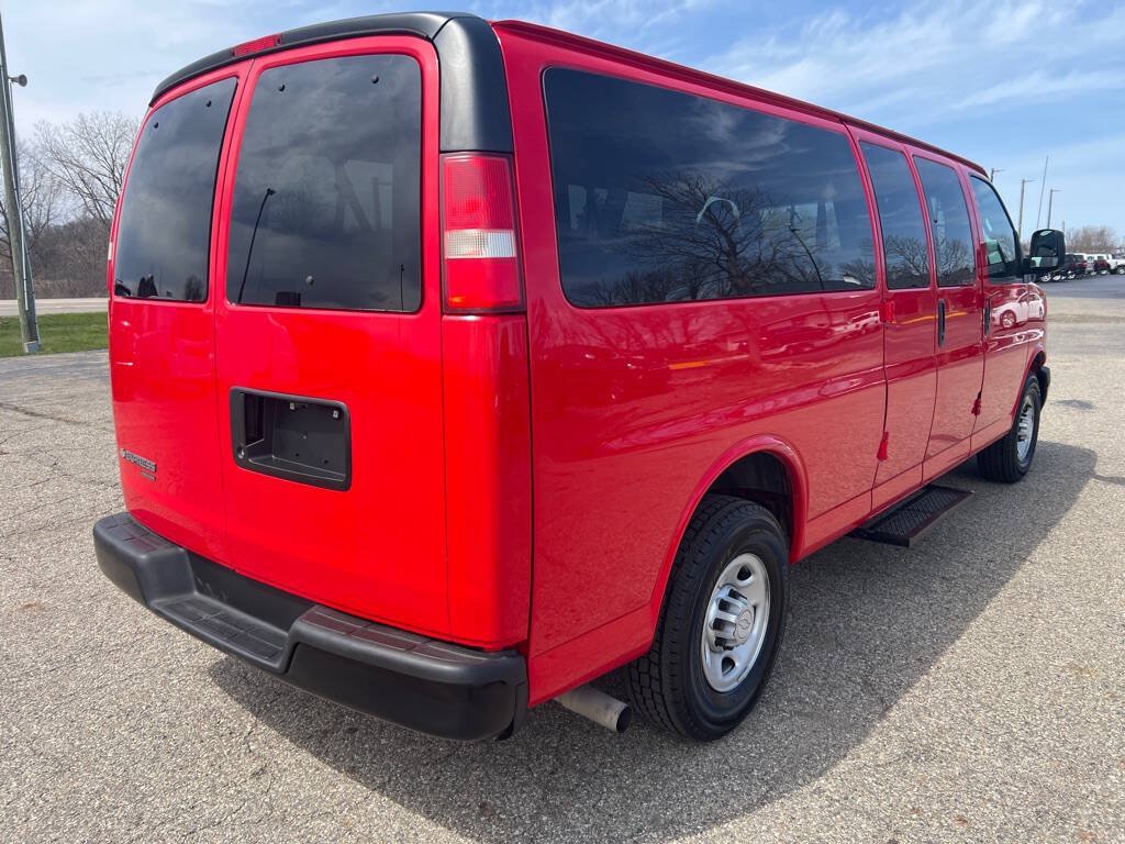 Used 2016 Chevrolet Express 3500 LS RWD image 4