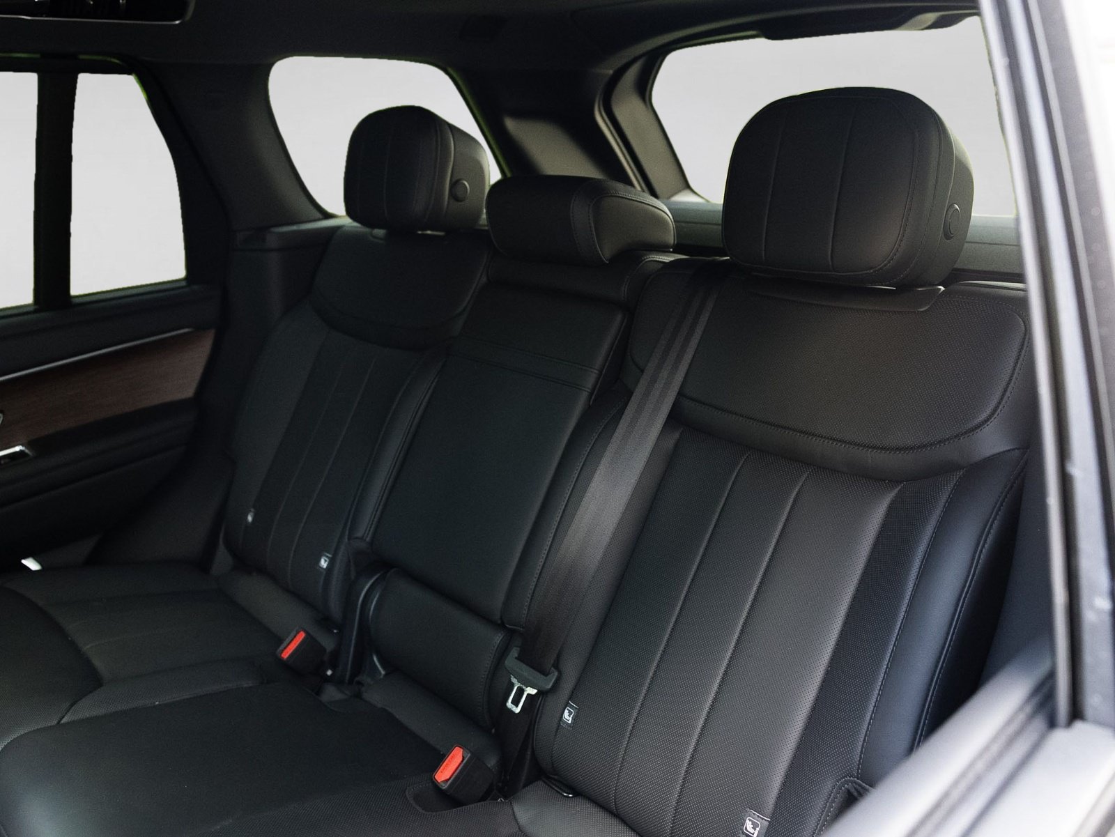 Used 2025 Land Rover Range Rover SE AWD/4WD image 12