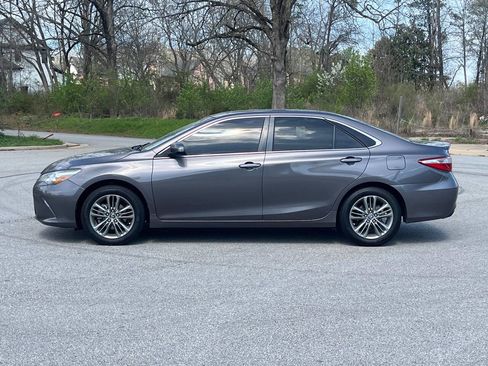 Used 2016 Toyota Camry SE image 4