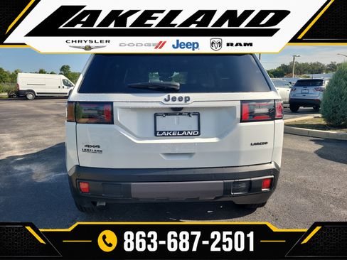 Used 2026 Jeep Cherokee Laredo AWD/4WD image 5
