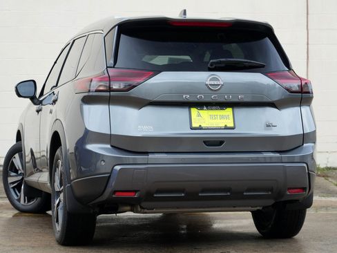 Used 2024 Nissan Rogue SL FWD image 5
