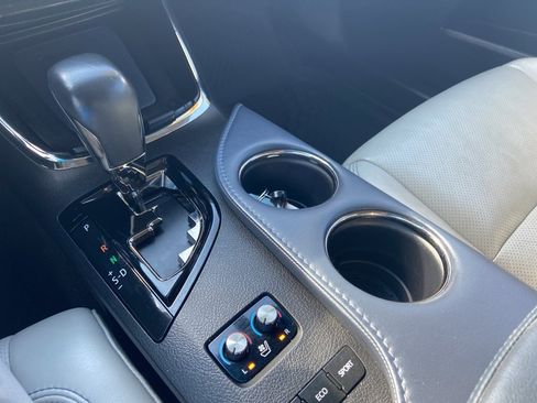 Used 2014 Toyota Avalon Limited image 17