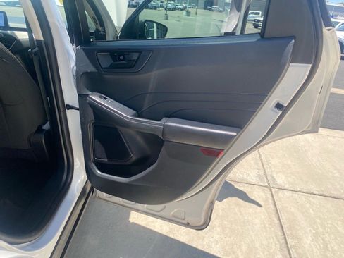 Used 2022 Ford Escape SE image 37