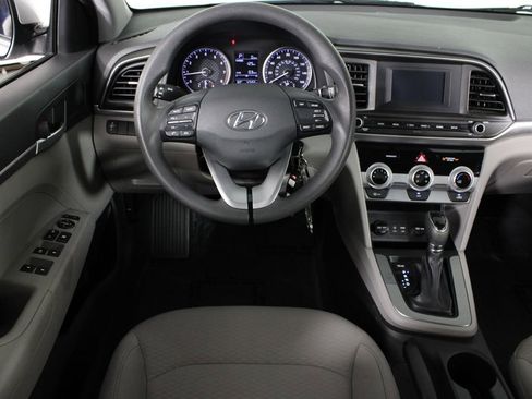 Used 2019 Hyundai Elantra SE FWD image 6