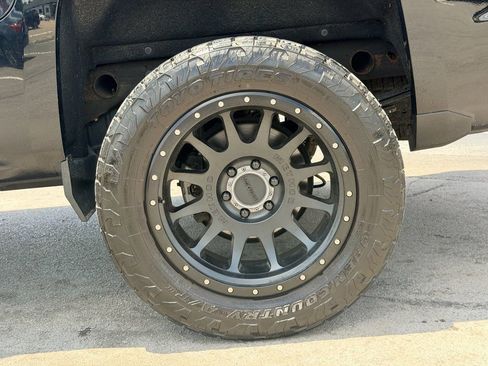 Used 2017 Chevrolet Silverado 1500 LTZ Z71 w/ LTZ Plus Package AWD/4WD image 30