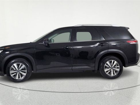 Used 2024 Nissan Pathfinder SL image 3