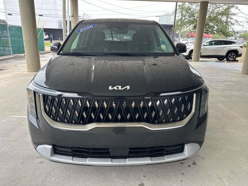 Used 2026 Kia Carnival FWD image 2