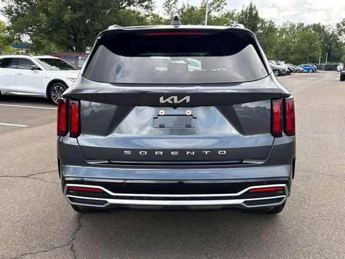 Used 2022 Kia Sorento S FWD image 3