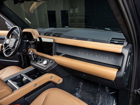 Used 2025 Land Rover Defender 130 X image 20