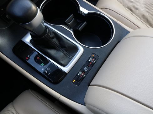 Used 2016 Toyota Highlander Limited image 28