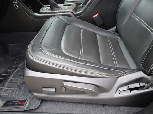 Used 2022 GMC Canyon Denali image 11