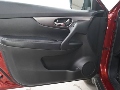 Used 2015 Nissan Rogue SV AWD/4WD image 18
