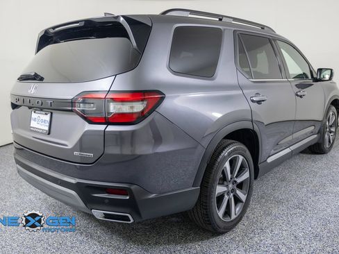 Used 2025 Honda Pilot Touring image 7