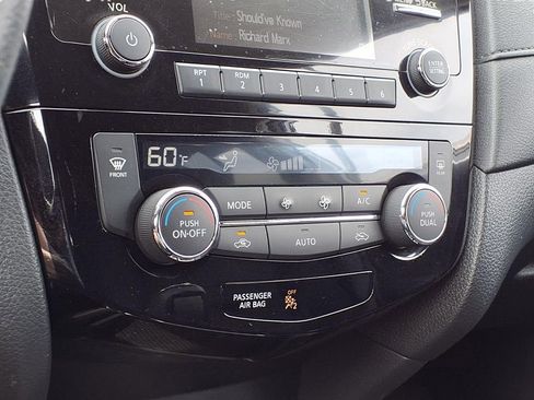 Used 2017 Nissan Rogue SV image 10