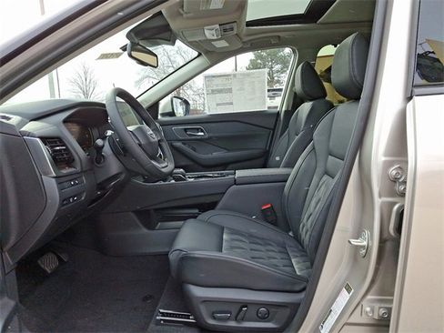 New 2025 Nissan Rogue Platinum w/ Tech Package image 12