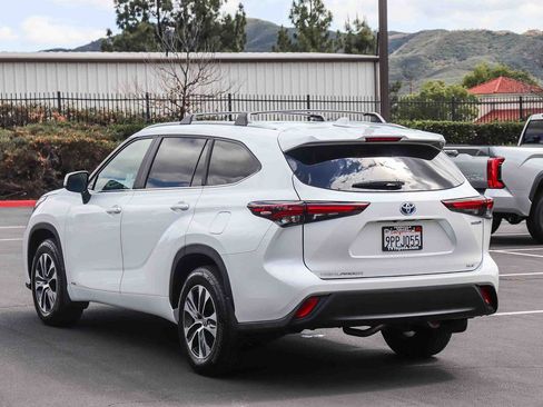Certified 2024 Toyota Highlander XLE AWD/4WD image 5