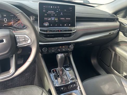 Used 2025 Jeep Compass Trailhawk image 10