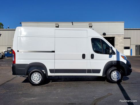 Used 2023 RAM ProMaster 2500 w/ Convenience Group FWD image 9