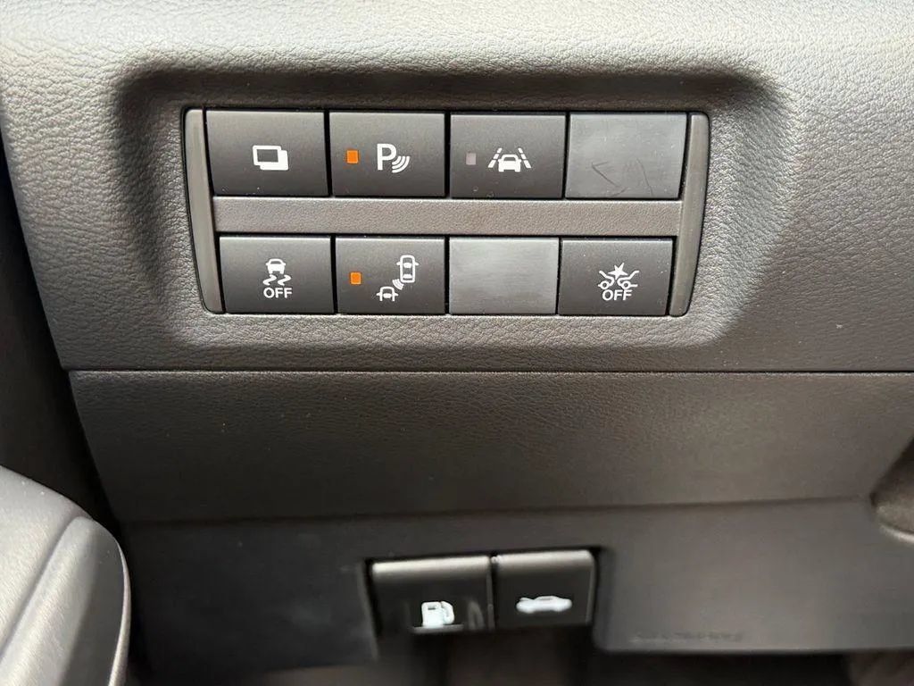 Used 2025 Nissan Kicks Play S FWD image 15
