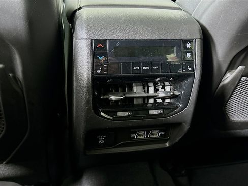 Used 2023 Jeep Grand Cherokee L Limited AWD/4WD image 30