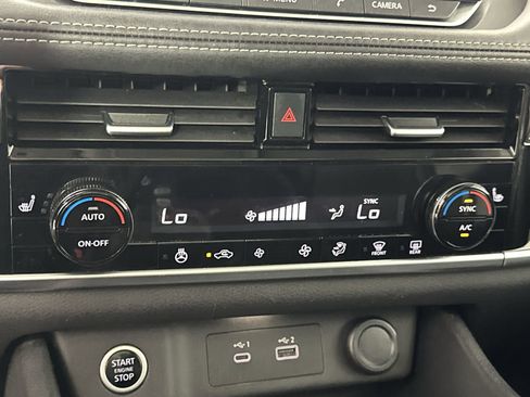 Certified 2022 Nissan Rogue SV w/ SV Premium Package FWD image 19