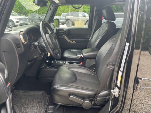Used 2017 Jeep Wrangler Unlimited Sahara AWD/4WD image 29